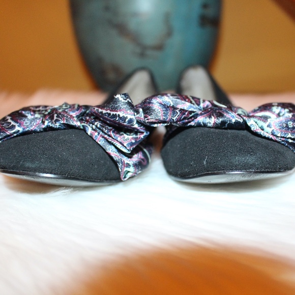 Tommy Hilfiger, Suede flats w/ satin bow - Picture 6 of 10